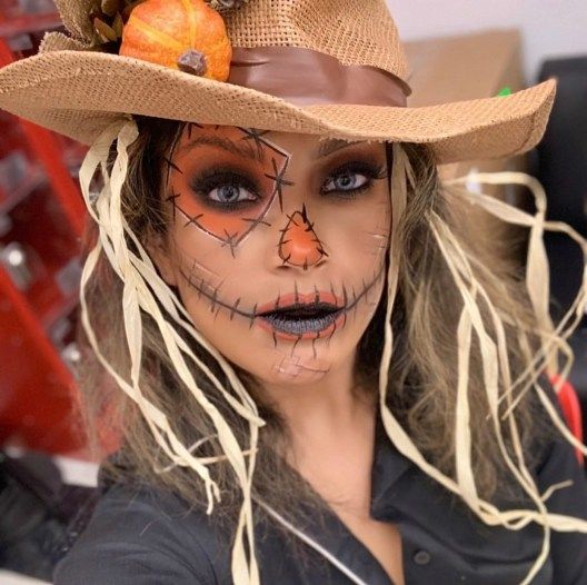 Marshes Shopping - Halloween - Scarecrow